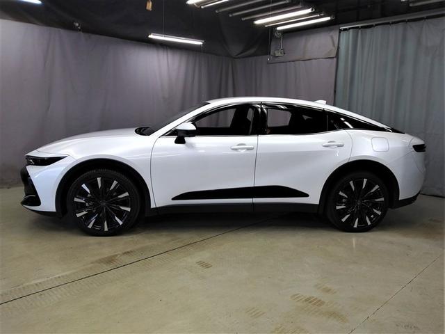 クラウンクロスオーバー ＲＳアドバンスド　４ＷＤ　衝突被害軽減システム　メモリーナビ　バックカメラ　フルセグ　革シート　ＬＥＤヘッドランプ　アルミホイール　スマートキー　オートクルーズコントロール　ＥＴＣ　盗難防止装置　電動シート　キーレス（2枚目）