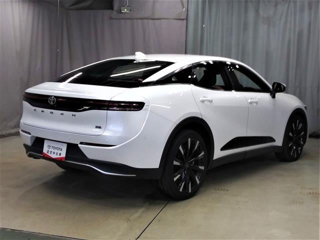 クラウンクロスオーバー ＲＳアドバンスド　４ＷＤ　衝突被害軽減システム　メモリーナビ　バックカメラ　フルセグ　革シート　ＬＥＤヘッドランプ　アルミホイール　スマートキー　オートクルーズコントロール　ＥＴＣ　盗難防止装置　電動シート　キーレス（3枚目）