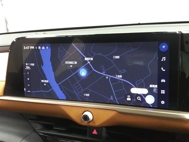 クラウンクロスオーバー ＲＳアドバンスド　４ＷＤ　衝突被害軽減システム　メモリーナビ　バックカメラ　フルセグ　革シート　ＬＥＤヘッドランプ　アルミホイール　スマートキー　オートクルーズコントロール　ＥＴＣ　盗難防止装置　電動シート　キーレス（7枚目）