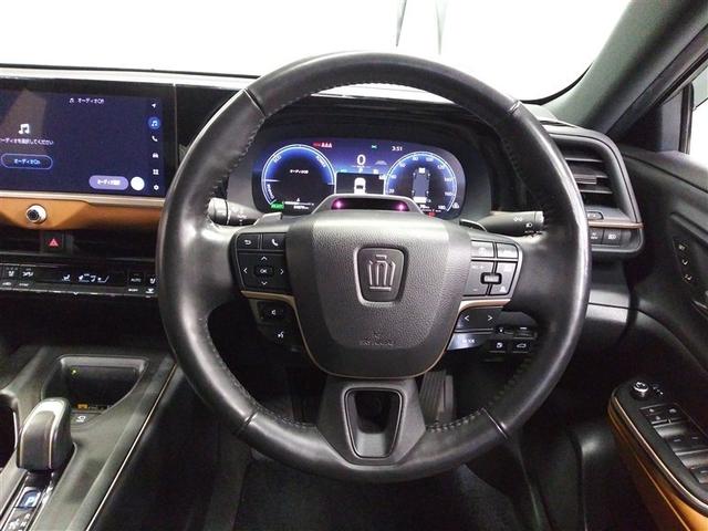 クラウンクロスオーバー ＲＳアドバンスド　４ＷＤ　衝突被害軽減システム　メモリーナビ　バックカメラ　フルセグ　革シート　ＬＥＤヘッドランプ　アルミホイール　スマートキー　オートクルーズコントロール　ＥＴＣ　盗難防止装置　電動シート　キーレス（10枚目）