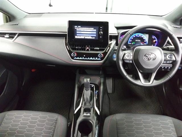 視認性に優れたメーター類と、操作性を重視したセンターコンソールが、快適なドライブをサポートします