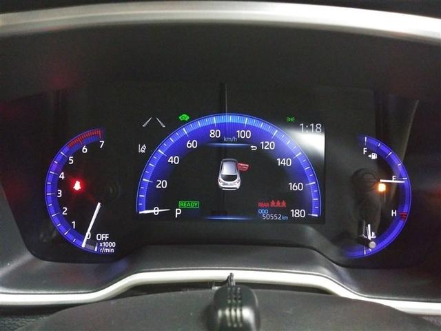 明るく鮮明なディスプレイは昼夜問わず高い視認性を確保し、安全運転をしっかりサポート