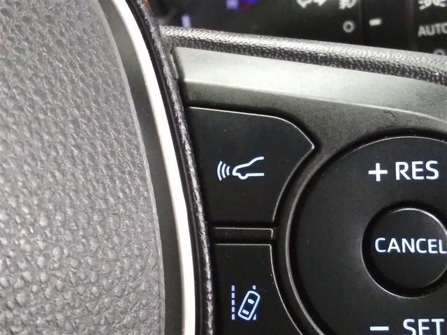 車間距離切替:レーダークルーズコントロールでは、車間距離を3段階(長い、中間、短い)に設定することができます