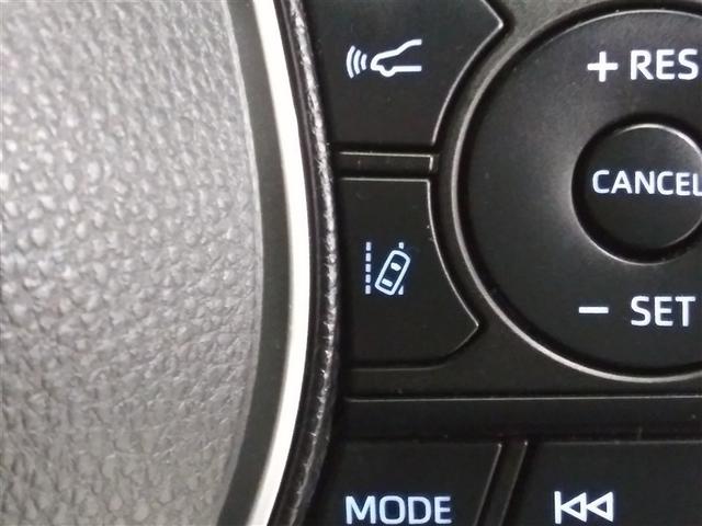 レーンディパーチャーアラートとは車線または走路からの逸脱の可能性を警告すると共に、車線または走路からの逸脱を避けるためのハンドル操作の一部を支援する機能です。