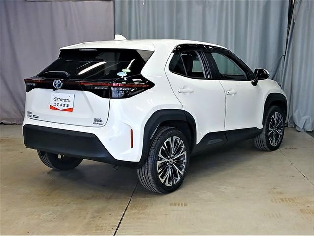 ヤリスクロス ハイブリッドZ 4WD 寒冷地 衝突被害軽減システム メモリーナビ バックカメラ フルセグ LEDヘッドランプ アルミホイール スマートキー オートクルーズコントロール ETC 盗難防止装置 電動シート キーレス(3枚目)