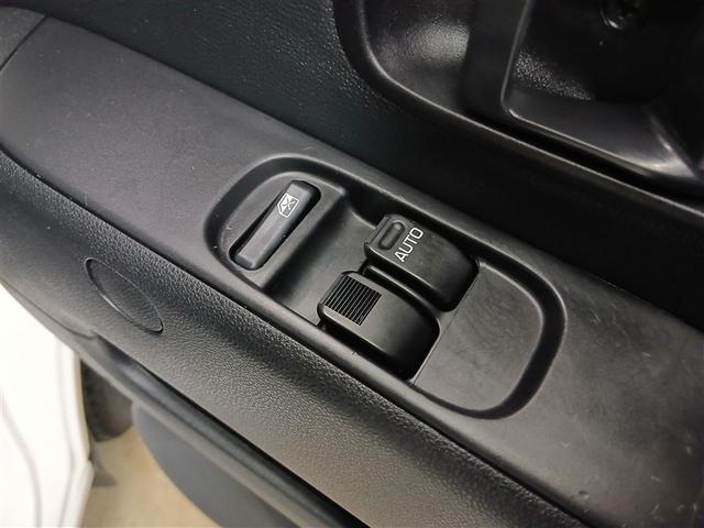 運転席から簡単に窓の開閉ができるパワーウィンドウを搭載。業務中のちょっとした換気や受け渡しもスムーズです