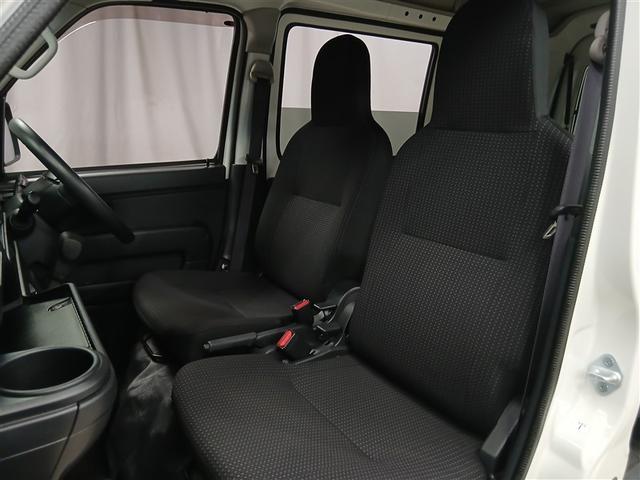 コンパクトな車体ながら前席はゆとりあるスペースを確保。頻繁な乗り降りや荷物の積み下ろしにも便利です