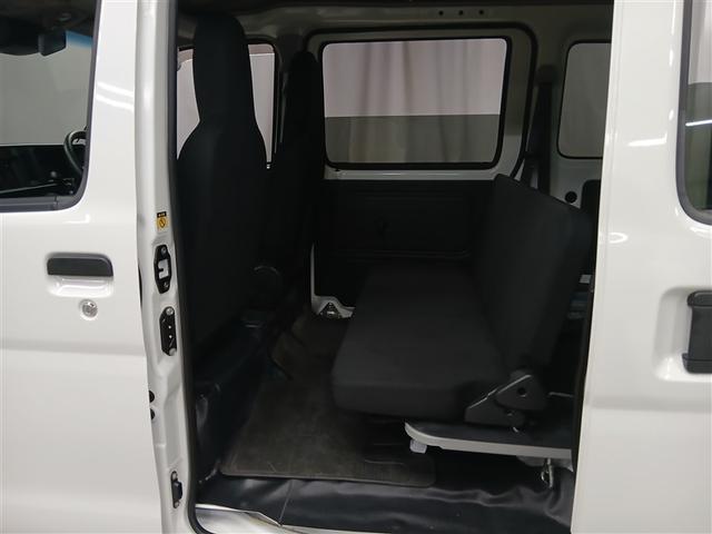 広めのスライドドア開口部で、大きな荷物や複数の荷物もラクに積み込み可能