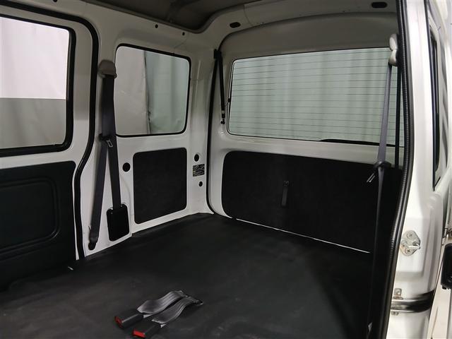 コンパクトなボディながら高さ１８７ｃｍの室内空間を活かし、荷物の積み下ろしをスムーズに行こなえます