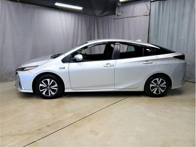 プリウスＰＨＶ Ｓ　衝突被害軽減システム　メモリーナビ　バックカメラ　ＬＥＤヘッドランプ　アルミホイール　スマートキー　オートクルーズコントロール　ＥＴＣ　盗難防止装置　キーレス　横滑り防止機能　ハイブリッド（2枚目）