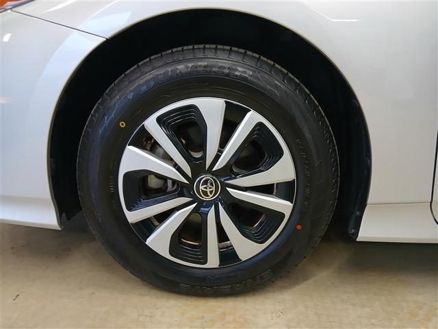 プリウスＰＨＶ Ｓ　衝突被害軽減システム　メモリーナビ　バックカメラ　ＬＥＤヘッドランプ　アルミホイール　スマートキー　オートクルーズコントロール　ＥＴＣ　盗難防止装置　キーレス　横滑り防止機能　ハイブリッド（6枚目）