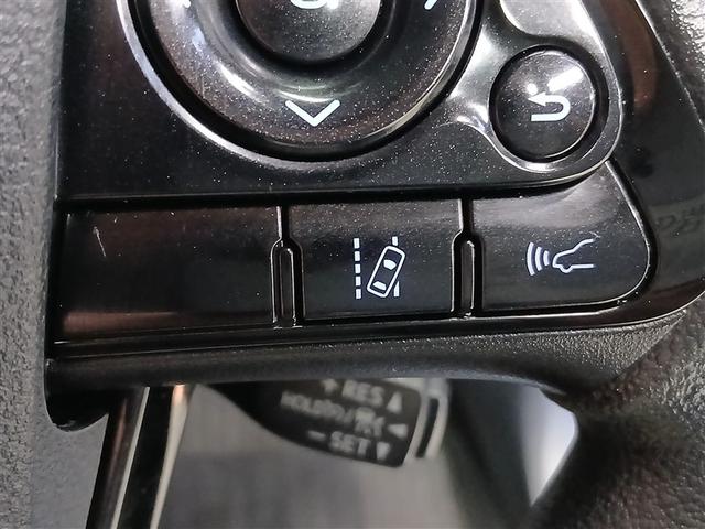 プリウスＰＨＶ Ｓ　衝突被害軽減システム　メモリーナビ　バックカメラ　ＬＥＤヘッドランプ　アルミホイール　スマートキー　オートクルーズコントロール　ＥＴＣ　盗難防止装置　キーレス　横滑り防止機能　ハイブリッド（19枚目）