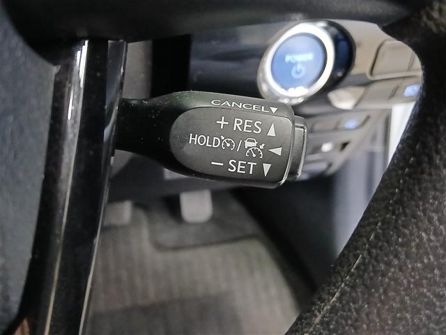 プリウスＰＨＶ Ｓ　衝突被害軽減システム　メモリーナビ　バックカメラ　ＬＥＤヘッドランプ　アルミホイール　スマートキー　オートクルーズコントロール　ＥＴＣ　盗難防止装置　キーレス　横滑り防止機能　ハイブリッド（20枚目）