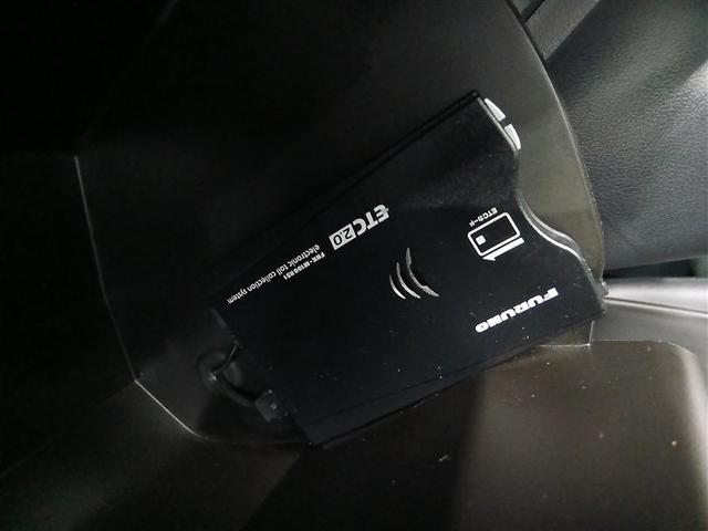 プリウスＰＨＶ Ｓ　衝突被害軽減システム　メモリーナビ　バックカメラ　ＬＥＤヘッドランプ　アルミホイール　スマートキー　オートクルーズコントロール　ＥＴＣ　盗難防止装置　キーレス　横滑り防止機能　ハイブリッド（26枚目）