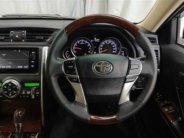 マークＸ プレミアム　Ｆｏｕｒ　４ＷＤ　寒冷地　メモリーナビ　バックカメラ　フルセグ　革シート　ＨＩＤヘッドライト　アルミホイール　スマートキー　オートクルーズコントロール　ＥＴＣ　盗難防止装置　電動シート　キーレス　横滑り防止機能（10枚目）