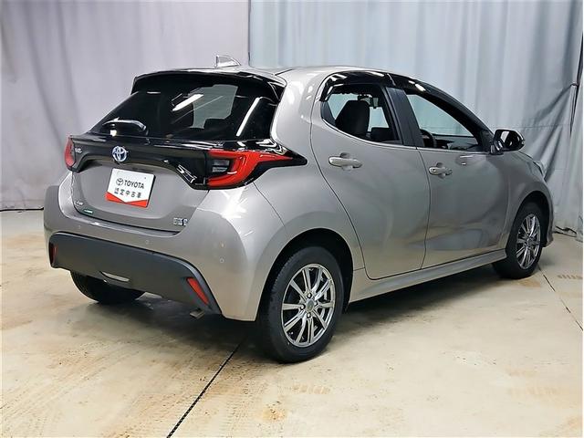 ヤリス ハイブリッドＺ　４ＷＤ　寒冷地　衝突被害軽減システム　メモリーナビ　バックカメラ　フルセグ　ＬＥＤヘッドランプ　アルミホイール　スマートキー　オートクルーズコントロール　ＥＴＣ　盗難防止装置　キーレス　横滑り防止機能（3枚目）