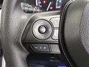 ステアリングには運転中でも簡単に操作できる各種スイッチついてます