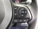 ステアリングには運転中でも簡単に操作できる各種スイッチついてます