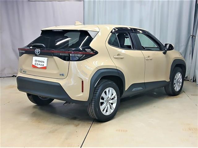 ヤリスクロス ハイブリッドＧ　寒冷地　衝突被害軽減システム　バックカメラ　フルセグ　ＬＥＤヘッドランプ　アルミホイール　スマートキー　オートクルーズコントロール　ＥＴＣ　盗難防止装置　キーレス　横滑り防止機能　ワンオーナー（3枚目）