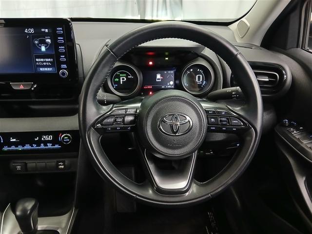 ヤリスクロス ハイブリッドＧ　寒冷地　衝突被害軽減システム　バックカメラ　フルセグ　ＬＥＤヘッドランプ　アルミホイール　スマートキー　オートクルーズコントロール　ＥＴＣ　盗難防止装置　キーレス　横滑り防止機能　ワンオーナー（10枚目）