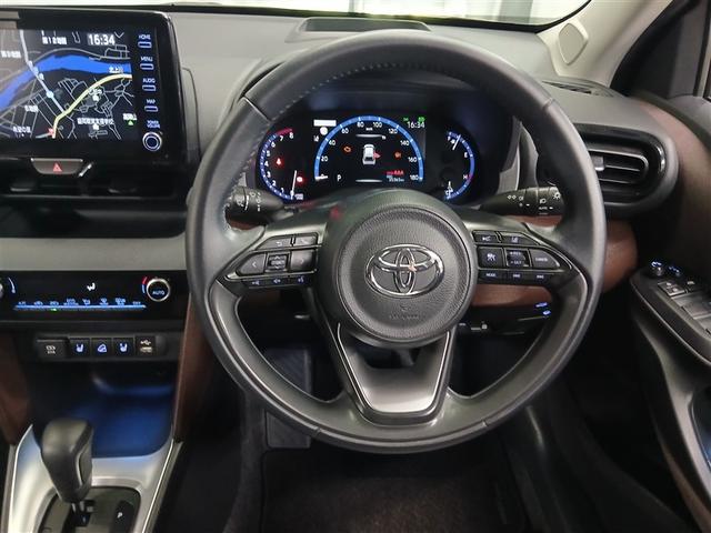 ヤリスクロス Ｚ　４ＷＤ　寒冷地　衝突被害軽減システム　メモリーナビ　バックカメラ　ＬＥＤヘッドランプ　アルミホイール　スマートキー　オートクルーズコントロール　ＥＴＣ　盗難防止装置　電動シート　キーレス　ワンオーナー（10枚目）