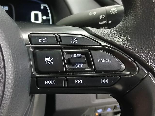 �X�e�A�����O�ɂ͉^�]���ł��ȒP�ɑ���ł���e��X�C�b�`���Ă܂�