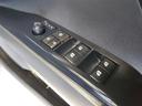 運転席から全席の窓を集中コントロール可能。お子さまの誤操作を防ぐロック機能も備わっており、安心してご利用いただけます