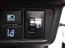 積載時に後ろが下がってライトが高くなったことによる相手車への眩惑を防止する焦点調整ができます