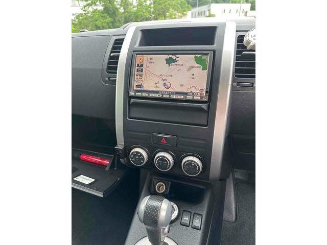 エクストレイル ２０Ｘｔｔ　４ＷＤ　ハイパールーフ　ドライブレコーダー　オートクルーズコントロール　ナビ　アルミホイール　スマートキー　シートヒーター　ＣＶＴ　衝突安全ボディ　ＡＢＳ　ＥＳＣ　エアコン　パワステ　パワーウィンドウ（2枚目）