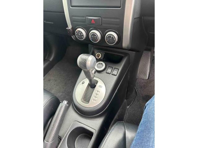 エクストレイル ２０Ｘｔｔ　４ＷＤ　ハイパールーフ　ドライブレコーダー　オートクルーズコントロール　ナビ　アルミホイール　スマートキー　シートヒーター　ＣＶＴ　衝突安全ボディ　ＡＢＳ　ＥＳＣ　エアコン　パワステ　パワーウィンドウ（3枚目）
