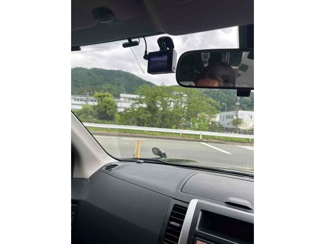 エクストレイル ２０Ｘｔｔ　４ＷＤ　ハイパールーフ　ドライブレコーダー　オートクルーズコントロール　ナビ　アルミホイール　スマートキー　シートヒーター　ＣＶＴ　衝突安全ボディ　ＡＢＳ　ＥＳＣ　エアコン　パワステ　パワーウィンドウ（5枚目）