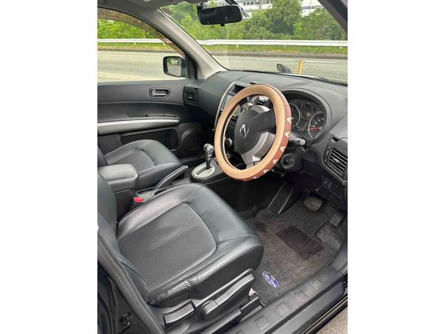エクストレイル ２０Ｘｔｔ　４ＷＤ　ハイパールーフ　ドライブレコーダー　オートクルーズコントロール　ナビ　アルミホイール　スマートキー　シートヒーター　ＣＶＴ　衝突安全ボディ　ＡＢＳ　ＥＳＣ　エアコン　パワステ　パワーウィンドウ（7枚目）