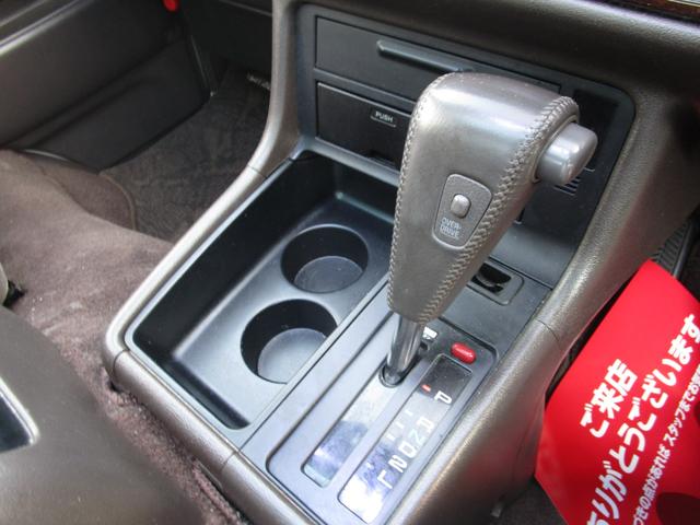ハイエースワゴン スーパーカスタムリミテッド　トリプルサンルーフ　コンビハンドル　回転シート　運転席パワーシート　　ＥＴＣ　７人乗り　電動カーテン　フルフラット　点検記録簿あり　１５インチ純正アルミ　１００Ｖ　リアエアコン　リアヒーター（15枚目）