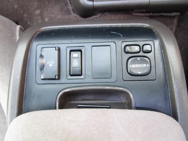 ハイエースワゴン スーパーカスタムリミテッド　トリプルサンルーフ　コンビハンドル　回転シート　運転席パワーシート　　ＥＴＣ　７人乗り　電動カーテン　フルフラット　点検記録簿あり　１５インチ純正アルミ　１００Ｖ　リアエアコン　リアヒーター（17枚目）