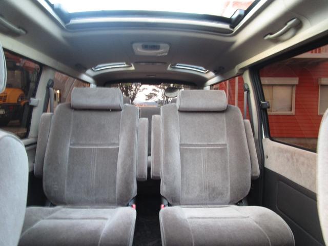 ハイエースワゴン スーパーカスタムリミテッド　トリプルサンルーフ　コンビハンドル　回転シート　運転席パワーシート　　ＥＴＣ　７人乗り　電動カーテン　フルフラット　点検記録簿あり　１５インチ純正アルミ　１００Ｖ　リアエアコン　リアヒーター（22枚目）