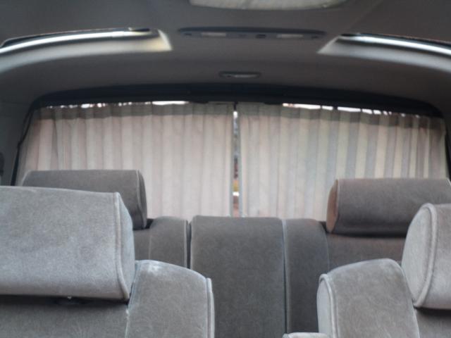 ハイエースワゴン スーパーカスタムリミテッド　トリプルサンルーフ　コンビハンドル　回転シート　運転席パワーシート　　ＥＴＣ　７人乗り　電動カーテン　フルフラット　点検記録簿あり　１５インチ純正アルミ　１００Ｖ　リアエアコン　リアヒーター（25枚目）