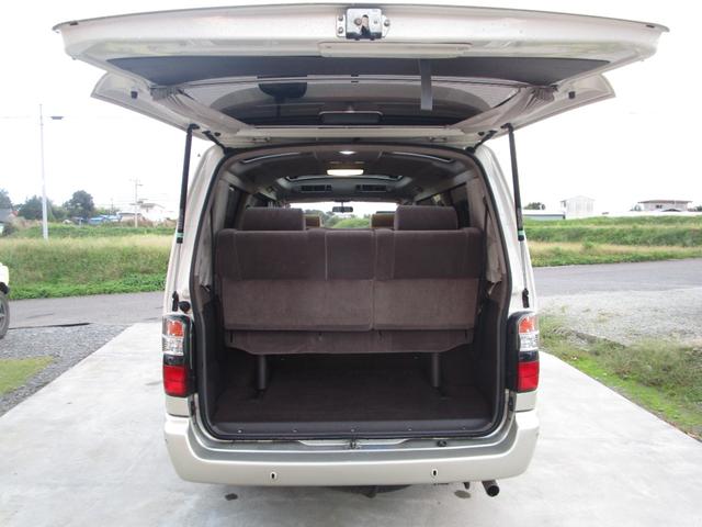 ハイエースワゴン スーパーカスタムリミテッド　トリプルサンルーフ　コンビハンドル　回転シート　運転席パワーシート　　ＥＴＣ　７人乗り　電動カーテン　フルフラット　点検記録簿あり　１５インチ純正アルミ　１００Ｖ　リアエアコン　リアヒーター（31枚目）