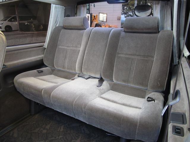 ハイエースワゴン スーパーカスタムリミテッド　トリプルサンルーフ　コンビハンドル　回転シート　運転席パワーシート　　ＥＴＣ　７人乗り　電動カーテン　フルフラット　点検記録簿あり　１５インチ純正アルミ　１００Ｖ　リアエアコン　リアヒーター（36枚目）