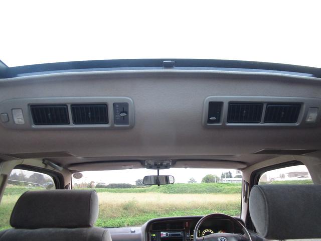 ハイエースワゴン スーパーカスタムリミテッド　トリプルサンルーフ　コンビハンドル　回転シート　運転席パワーシート　　ＥＴＣ　７人乗り　電動カーテン　フルフラット　点検記録簿あり　１５インチ純正アルミ　１００Ｖ　リアエアコン　リアヒーター（38枚目）