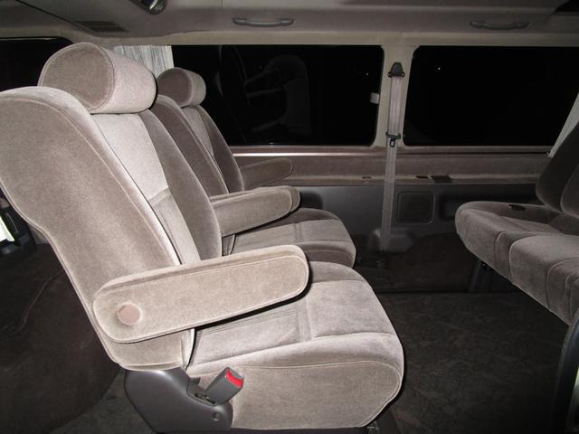 ハイエースワゴン スーパーカスタムリミテッド　トリプルサンルーフ　コンビハンドル　回転シート　運転席パワーシート　　ＥＴＣ　７人乗り　電動カーテン　フルフラット　点検記録簿あり　１５インチ純正アルミ　１００Ｖ　リアエアコン　リアヒーター（39枚目）
