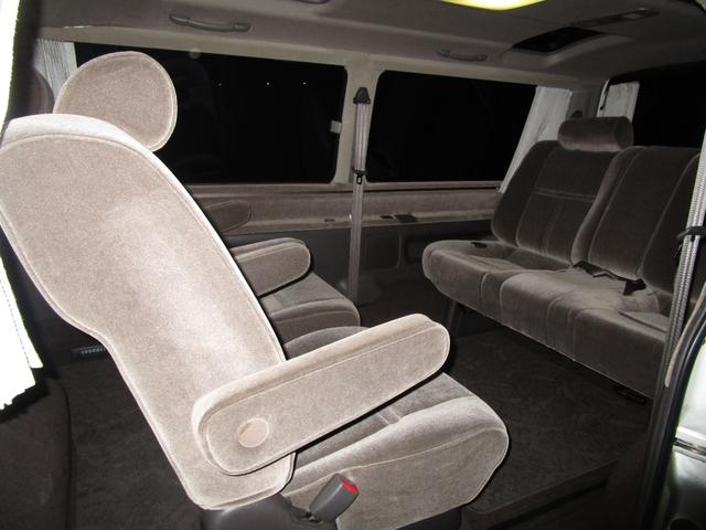 ハイエースワゴン スーパーカスタムリミテッド　トリプルサンルーフ　コンビハンドル　回転シート　運転席パワーシート　　ＥＴＣ　７人乗り　電動カーテン　フルフラット　点検記録簿あり　１５インチ純正アルミ　１００Ｖ　リアエアコン　リアヒーター（40枚目）