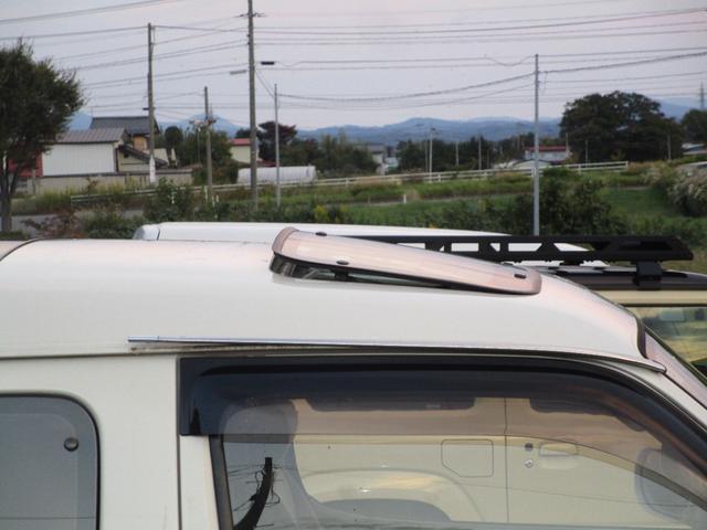 ハイエースワゴン スーパーカスタムリミテッド　トリプルサンルーフ　コンビハンドル　回転シート　運転席パワーシート　　ＥＴＣ　７人乗り　電動カーテン　フルフラット　点検記録簿あり　１５インチ純正アルミ　１００Ｖ　リアエアコン　リアヒーター（62枚目）