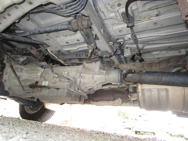 ハイエースワゴン スーパーカスタムリミテッド　トリプルサンルーフ　コンビハンドル　回転シート　運転席パワーシート　　ＥＴＣ　７人乗り　電動カーテン　フルフラット　点検記録簿あり　１５インチ純正アルミ　１００Ｖ　リアエアコン　リアヒーター（65枚目）