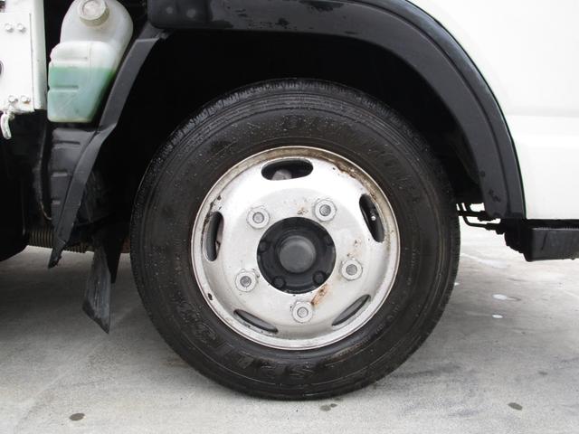 キャンター 全低床　２Ｔ平ボディ　５ＭＴ　１４０６９キロ　ＥＴＣ　スペアキー付き　ＡＢＳ　車両総重量４３０５Ｋｇ（6枚目）