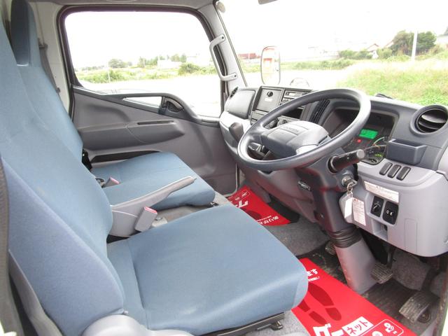 キャンター 全低床　２Ｔ平ボディ　５ＭＴ　１４０６９キロ　ＥＴＣ　スペアキー付き　ＡＢＳ　車両総重量４３０５Ｋｇ（7枚目）