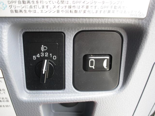 キャンター 全低床　２Ｔ平ボディ　５ＭＴ　１４０６９キロ　ＥＴＣ　スペアキー付き　ＡＢＳ　車両総重量４３０５Ｋｇ（14枚目）