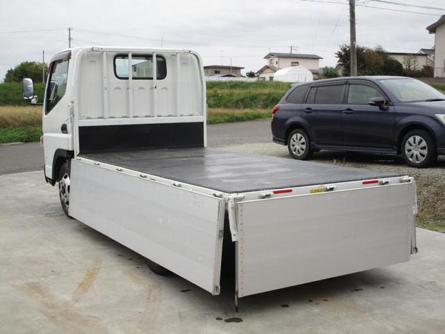 キャンター 全低床　２Ｔ平ボディ　５ＭＴ　１４０６９キロ　ＥＴＣ　スペアキー付き　ＡＢＳ　車両総重量４３０５Ｋｇ（20枚目）