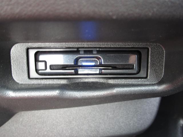 ハイエースバン スーパーGL ダークプライムII 1オーナー 4WD ディーゼル ベッドキット 10インチナビTV 全方位カメラ トヨタセーフティセンス 両側パワスラ デジタルインナーミラー 後席プライベートモニター レーダー探知機 ドラレコ ETC(25枚目)