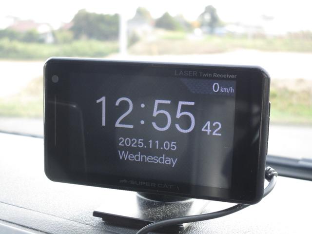 ハイエースバン スーパーGL ダークプライムII 1オーナー 4WD ディーゼル ベッドキット 10インチナビTV 全方位カメラ トヨタセーフティセンス 両側パワスラ デジタルインナーミラー 後席プライベートモニター レーダー探知機 ドラレコ ETC(26枚目)