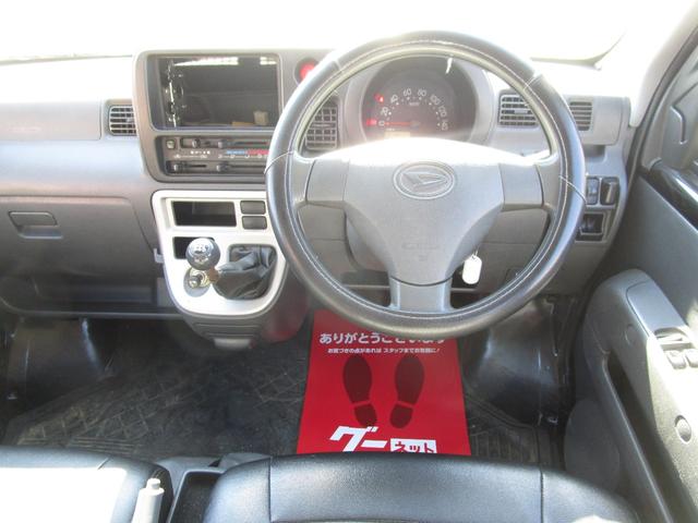 ハイゼットカーゴ デッキバンＧ　５ＭＴ　エアコン　パワーウィンドウ　１４インチ社外アルミ　ドアバイザー（15枚目）